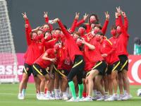 开云平台-中国女足队员集体训练备战重要赛事