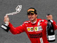 开云体育官方网站-哈斯车队碾压雷诺车队，塞恩斯点燃赛场的简单介绍