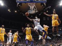 开云足球直播-王朝的黄昏与时代的序章，詹姆斯冠军级表现映照下，马刺横扫湖人的历史隐喻