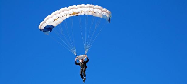 开云体育在线-橙色风暴席卷银石，红牛二队逆袭记与维斯塔潘的不可能超越