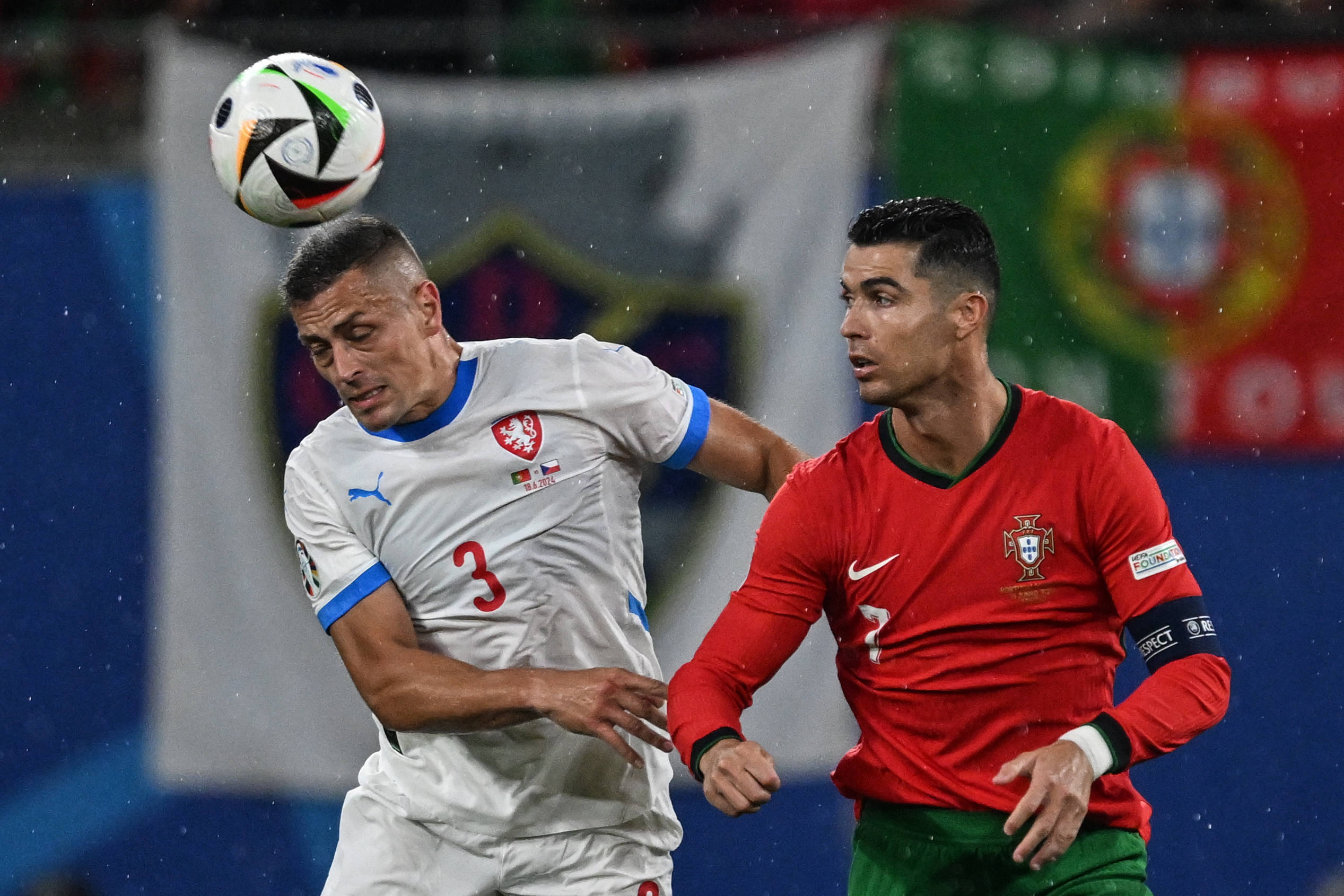 关于欧洲杯赛事中一场激战打破僵局,赛果让人期待的信息 关于欧洲杯赛事中一场激战打破僵局,赛果让人期待的信息