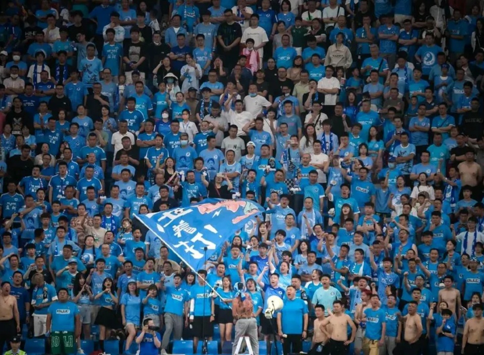 关于激烈的比赛中球员们奋力拼搏,让观众为之惊叹的信息 关于激烈的比赛中球员们奋力拼搏,让观众为之惊叹的信息