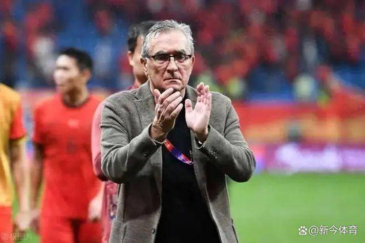 主教练遭遇质疑,球迷呼吁换帅 主教练遭遇质疑,球迷呼吁换帅