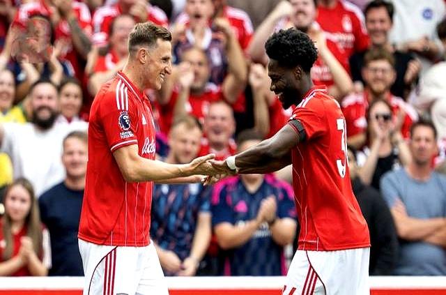 阿森纳队长双响，助球队夺得胜利