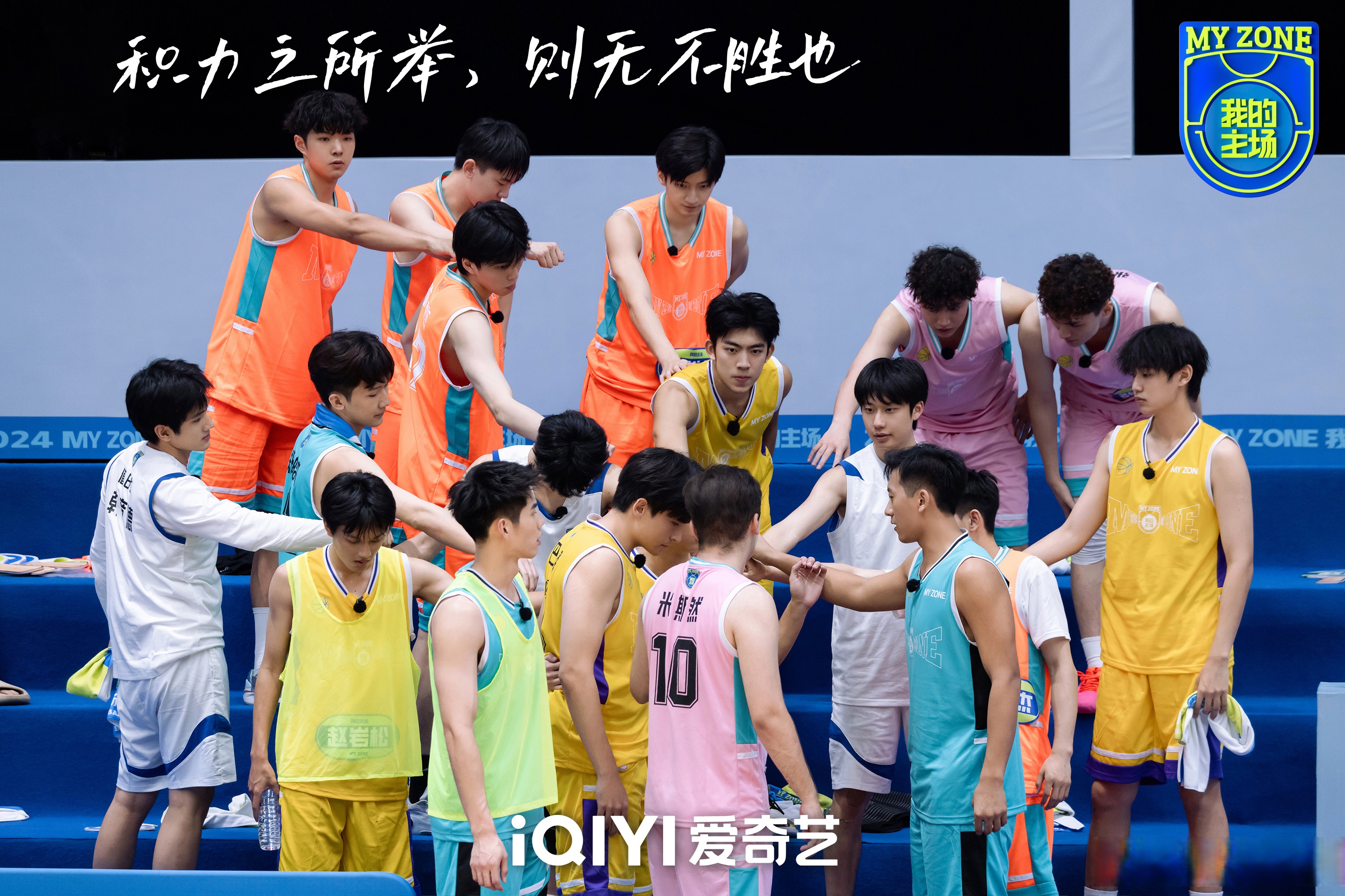 关于体育场内外人山人海,对决聚人气的信息 关于体育场内外人山人海,对决聚人气的信息