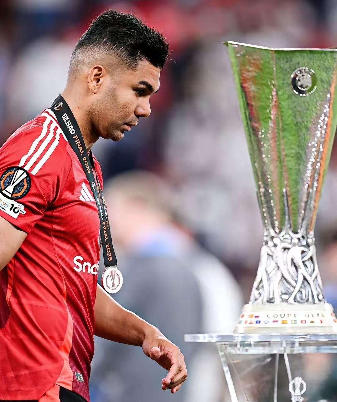 曼联不敌,欧冠征程惋惜告终 曼联不敌,欧冠征程惋惜告终