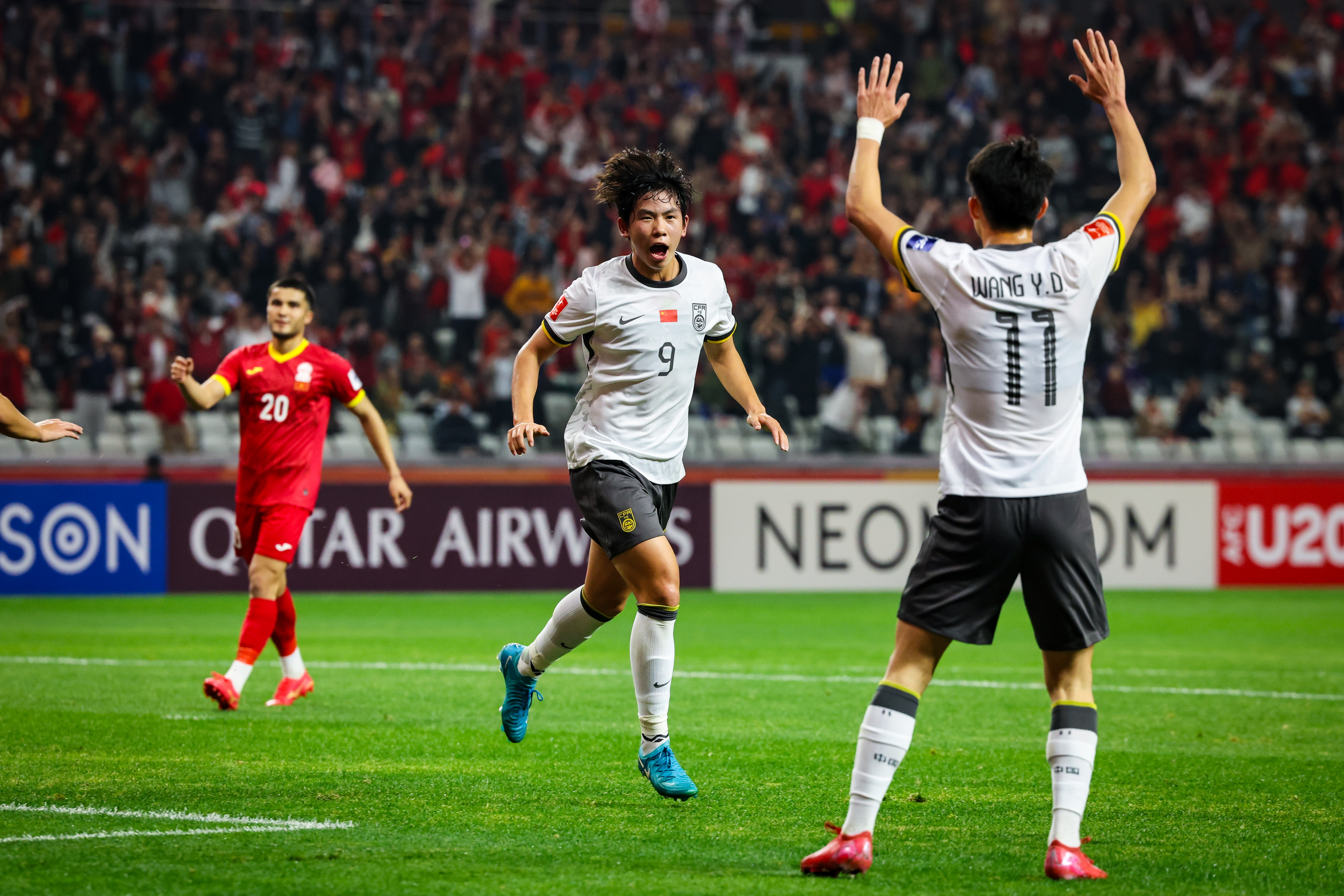 亚洲杯精彩瞬间:中国队豪取四连胜锁定小组第一的简单介绍 亚洲杯精彩瞬间:中国队豪取四连胜锁定小组第一的简单介绍