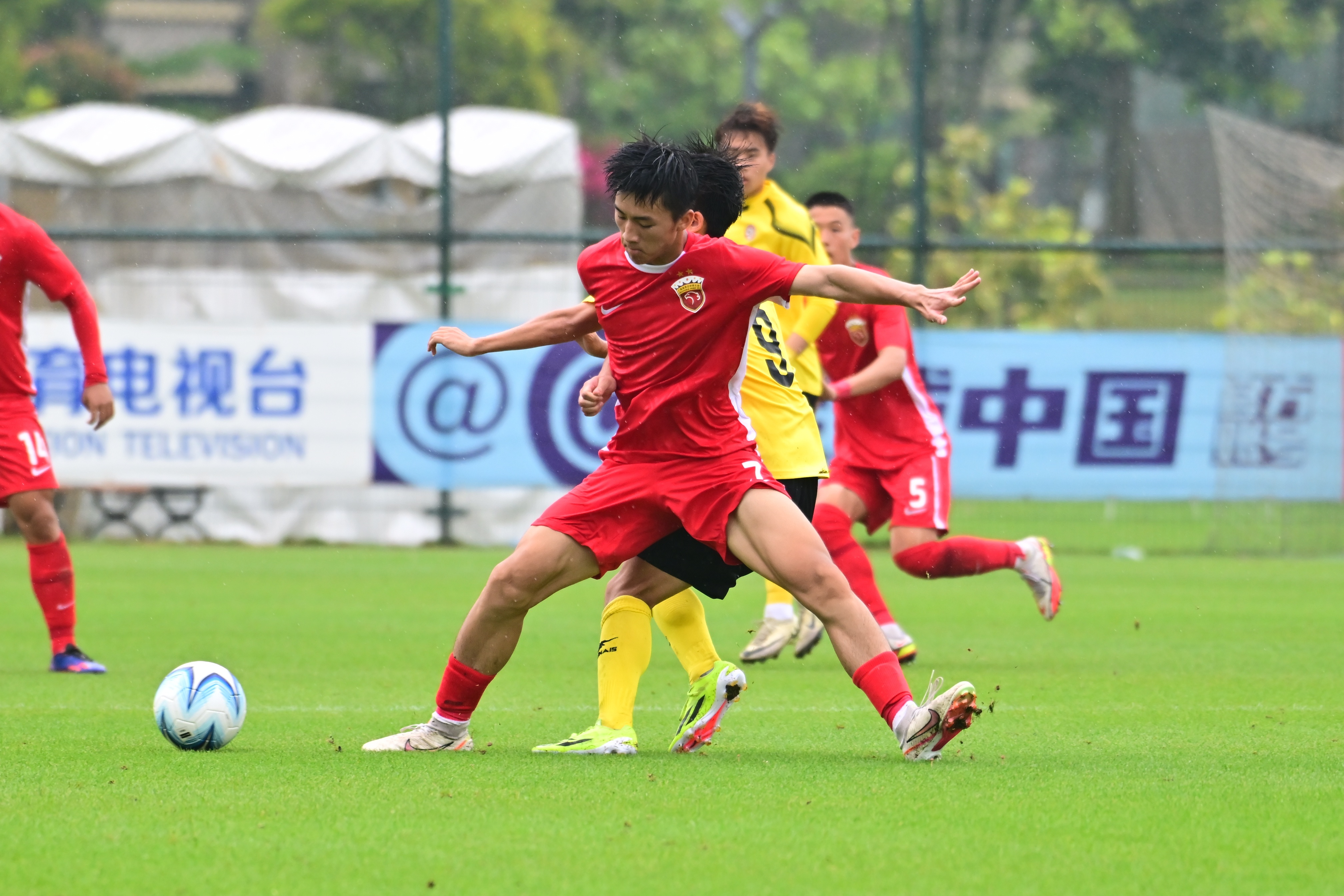 人气球队在中国足球联赛中再度称霸 人气球队在中国足球联赛中再度称霸