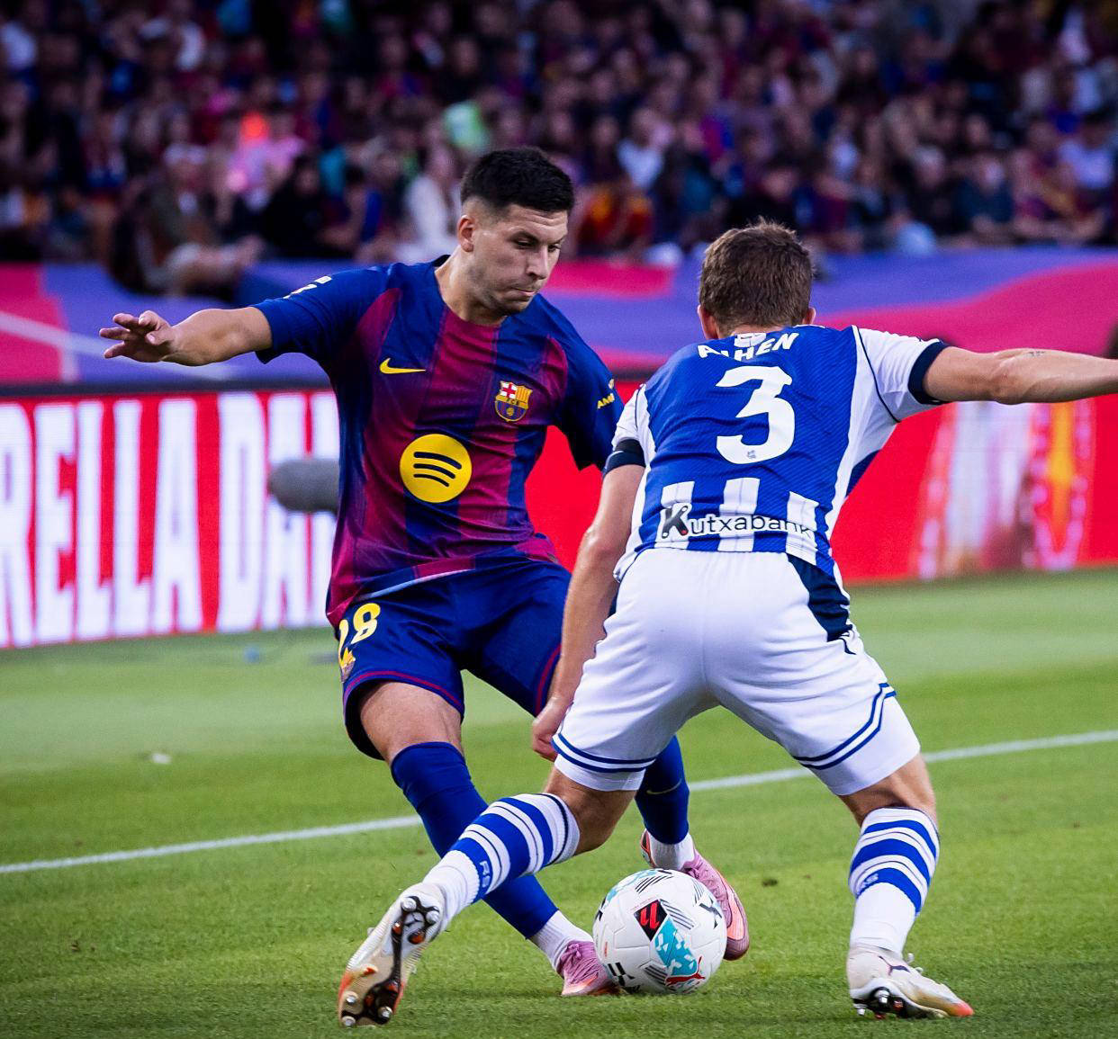 关于巴萨中场球员频频破门,进攻火力强劲的信息 关于巴萨中场球员频频破门,进攻火力强劲的信息