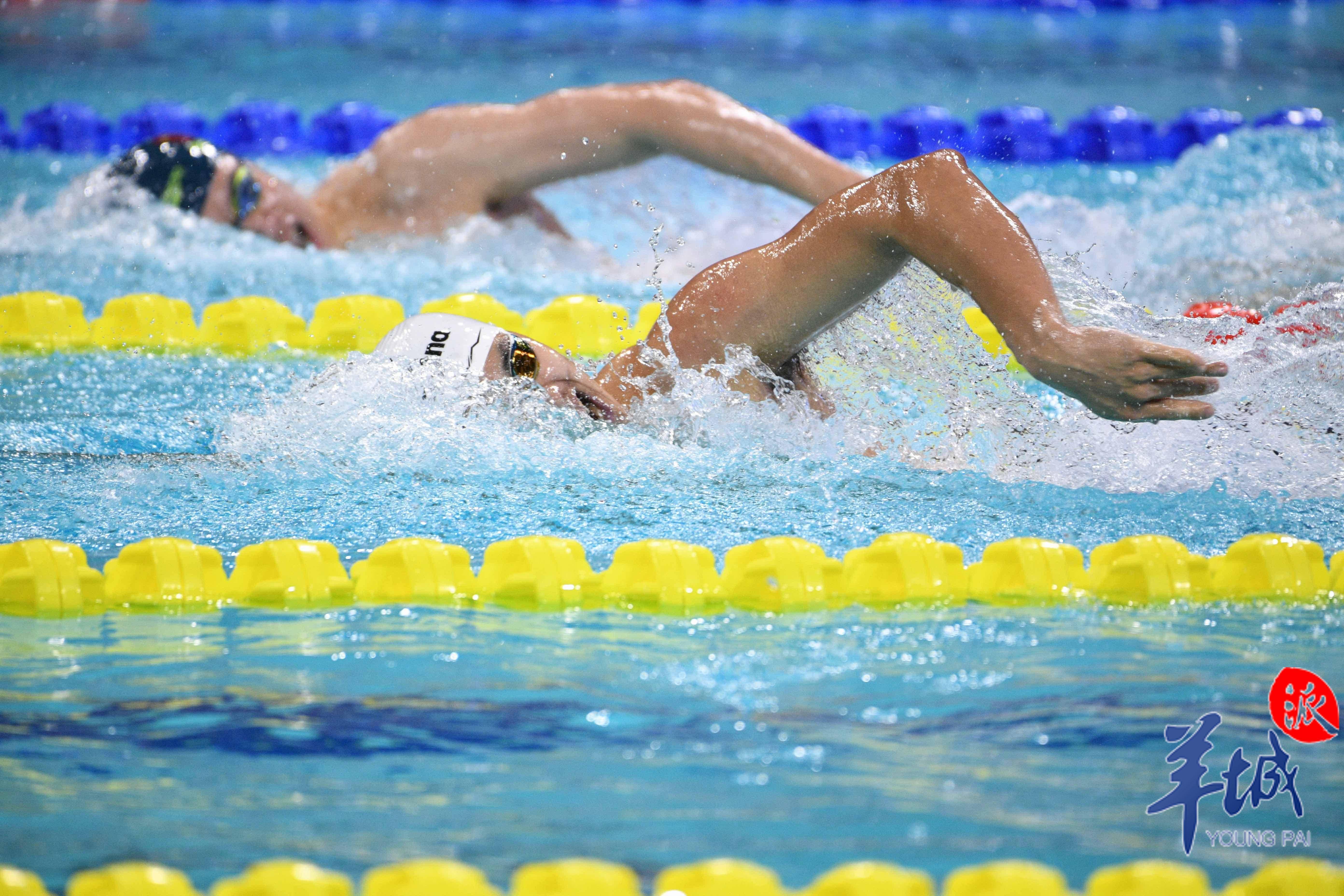 美国选手击败对手夺得游泳冠军