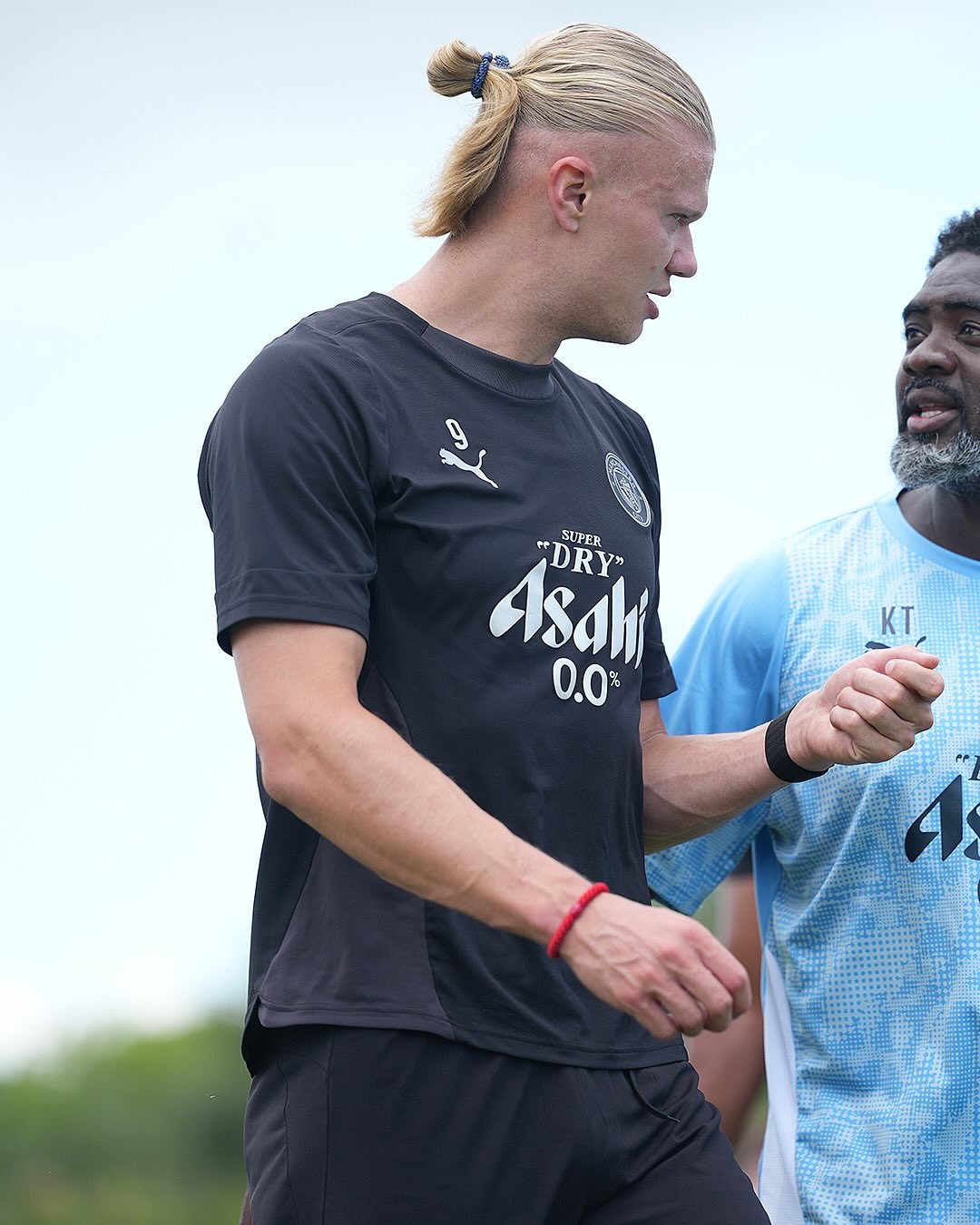 乌拉圭力克尤文，哈兰德点燃赛场